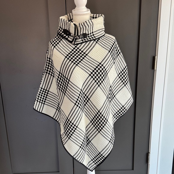 NWT Kelly & Katie Checkered Black and White Poncho - Picture 1 of 5